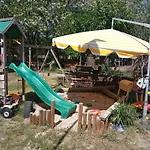 Gruenzeit Ferienwohnung, Vor Der Haustuere アパート