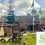 Gruenzeit Ferienwohnung, Vor Der Haustuere アパート