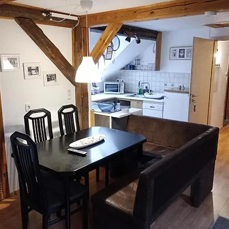 Gruenzeit Ferienwohnung, Vor Der Haustuere アパート