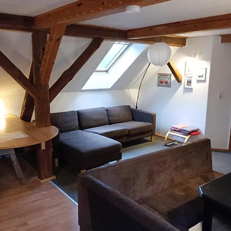 Schaeferhof, Vor Der Haustuere