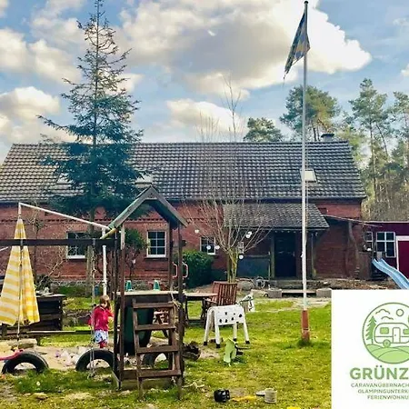 Gruenzeit Ferienwohnung, Vor Der Haustuere Daire