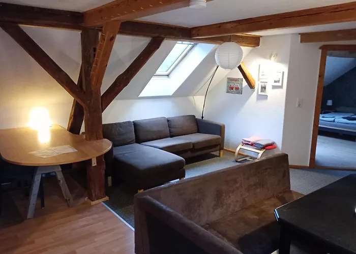 Schaeferhof, Vor Der Haustuere